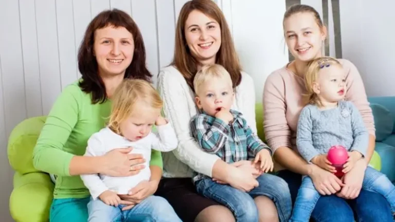 FamousParenting MomLife