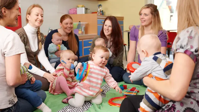FamousParenting MomLife